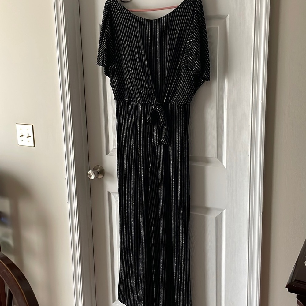 BEAUTIFUL DRESSY BLACK & SILVER PANTS AND TOP